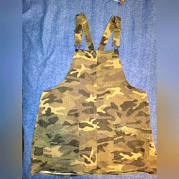 Dress - Picture 6 of 8